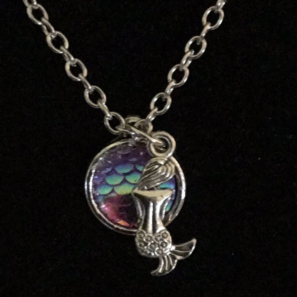 MERMAID and DISC of MERMAID SCALES NECKLACE - Picture 6 of 6